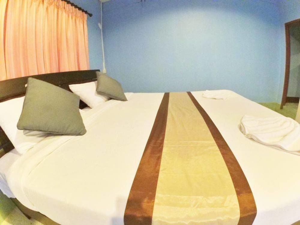 Marina Hut Guest House Koh Lanta Exterior photo