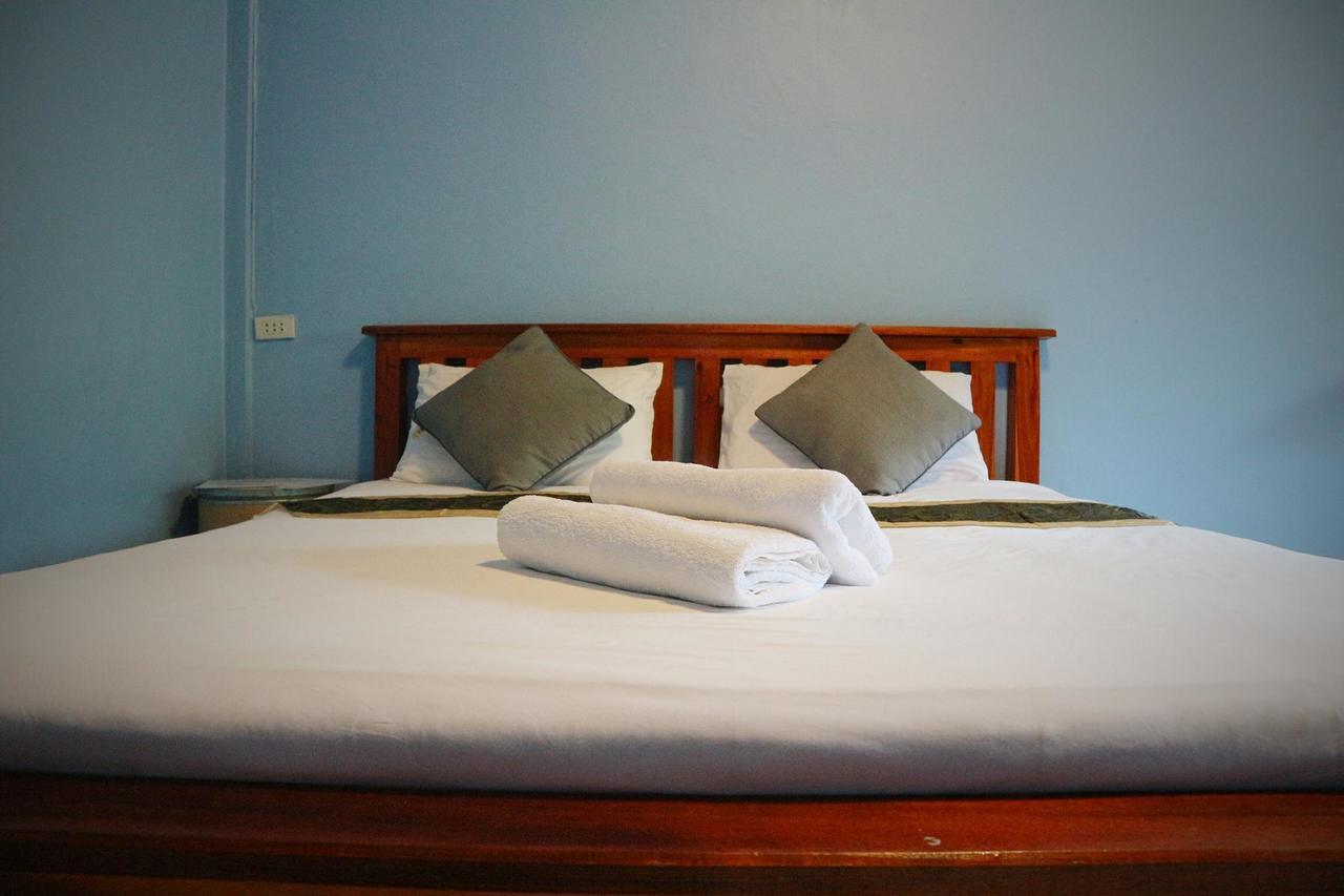 Marina Hut Guest House Koh Lanta Exterior photo