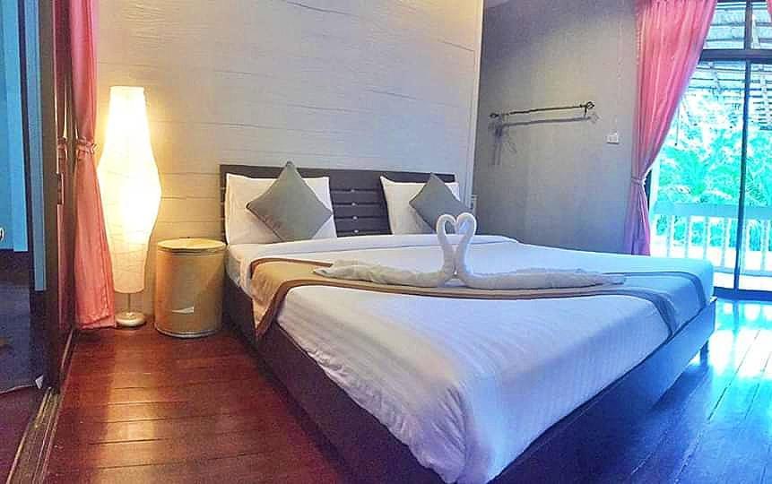 Marina Hut Guest House Koh Lanta Exterior photo