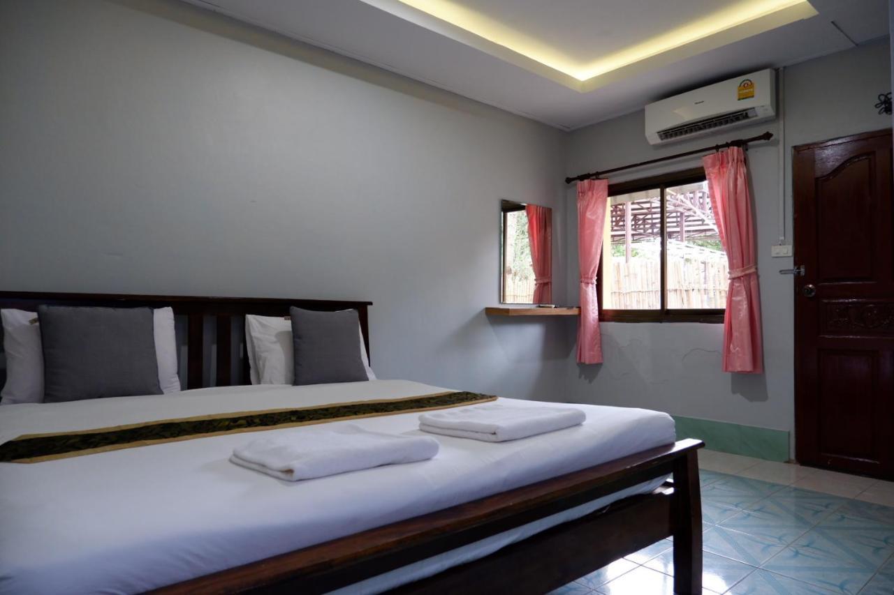 Marina Hut Guest House Koh Lanta Exterior photo