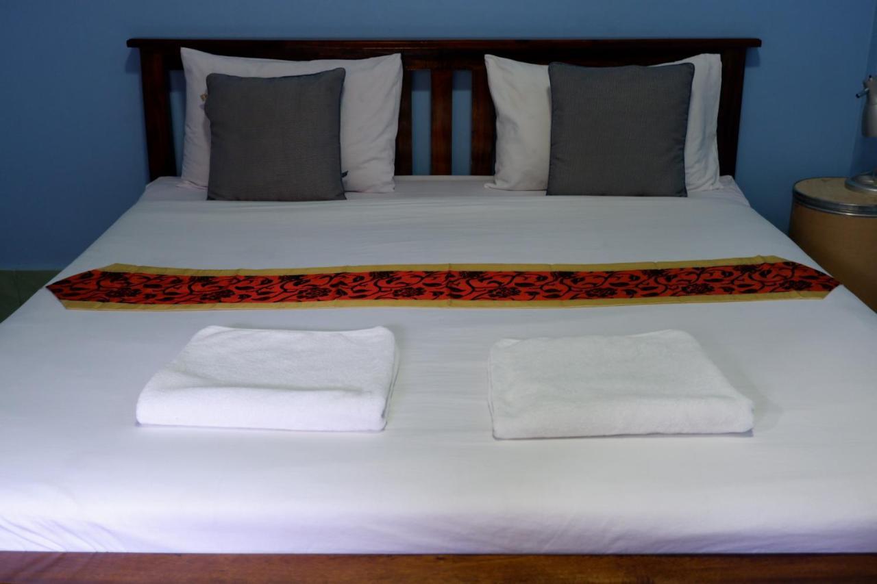 Marina Hut Guest House Koh Lanta Exterior photo