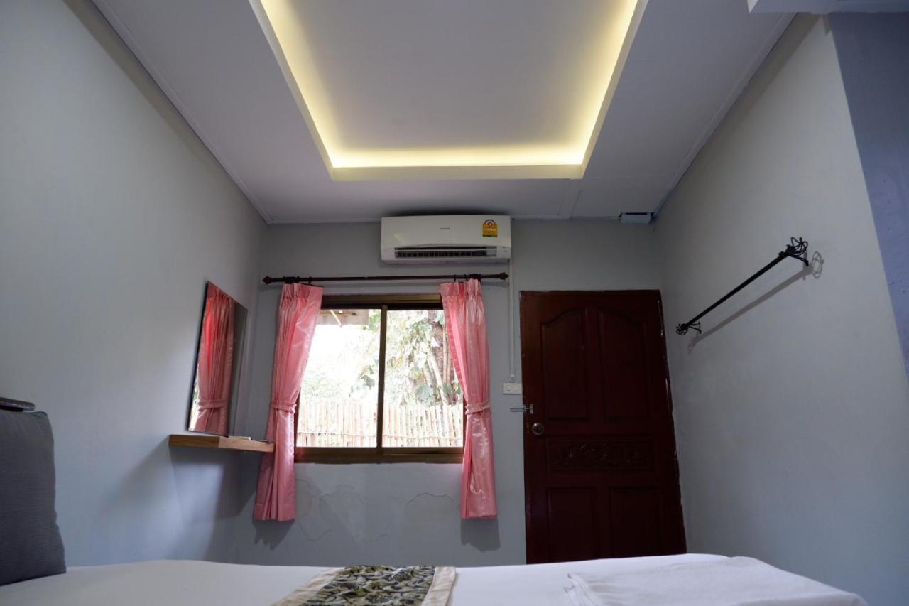 Marina Hut Guest House Koh Lanta Exterior photo