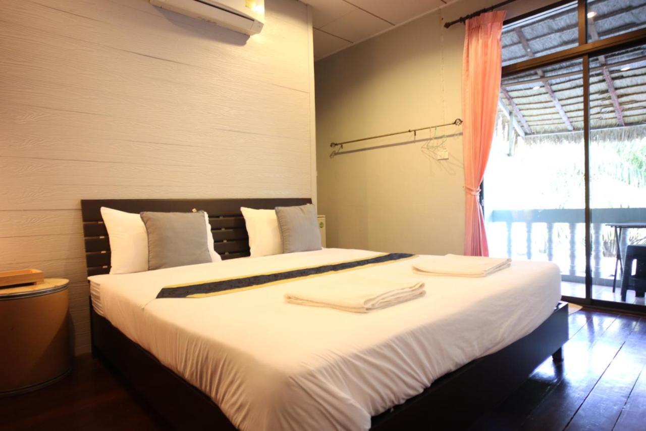 Marina Hut Guest House Koh Lanta Exterior photo