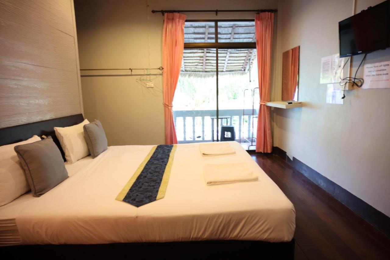 Marina Hut Guest House Koh Lanta Exterior photo